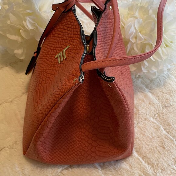 London Fog Bucket Cossbody Bag NWOT - Picture 4 of 15